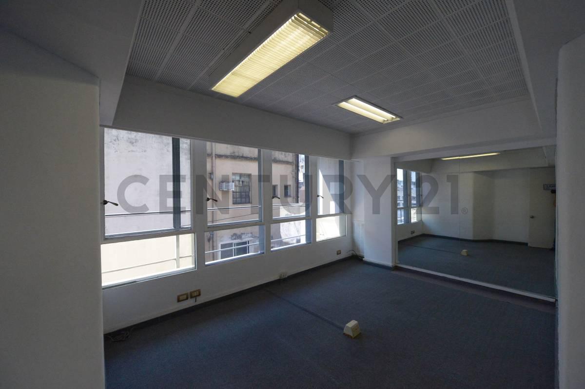 Foto de Microcentro – Oficina corporativa 220 m² – Espacio versátil y luminoso, imagen 3