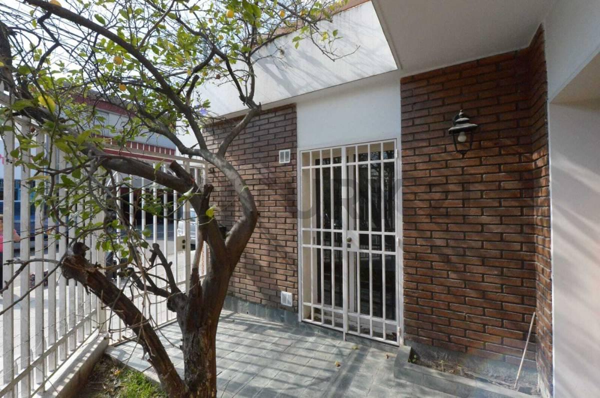 Foto de Venta hermosa Casa 5 ambientes en Villa Devoto, imagen 2