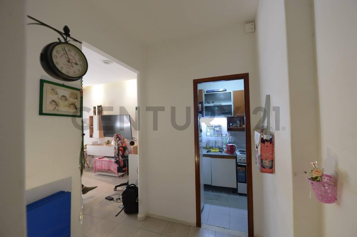 Foto de VENTA DEPARTAMENTO 2 AMBIENTES, BOLIVAR 187, MONSERRAT, imagen 2