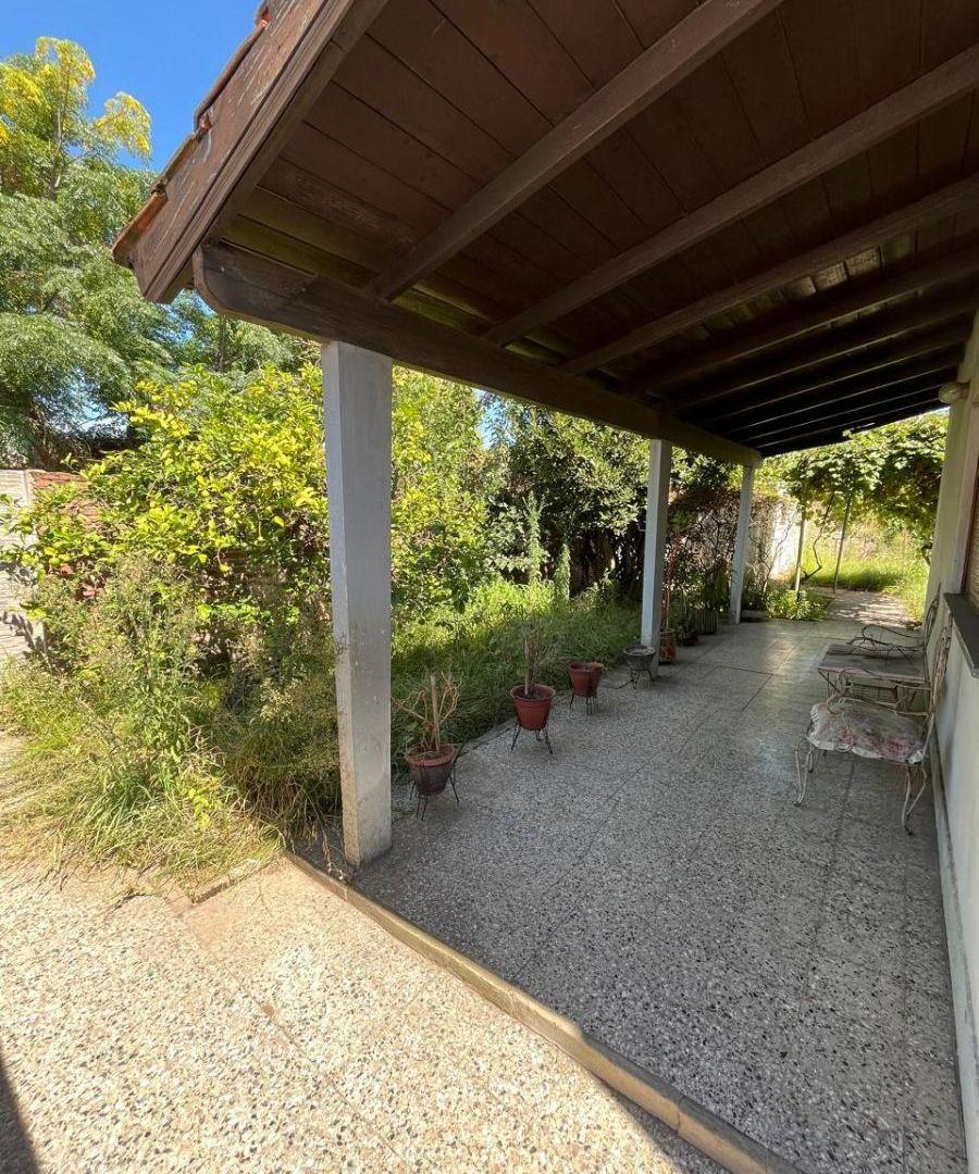 Foto de Chalet con depto Ubicado sobre calle 848 a mts de Av. Cno. Gral, imagen 1