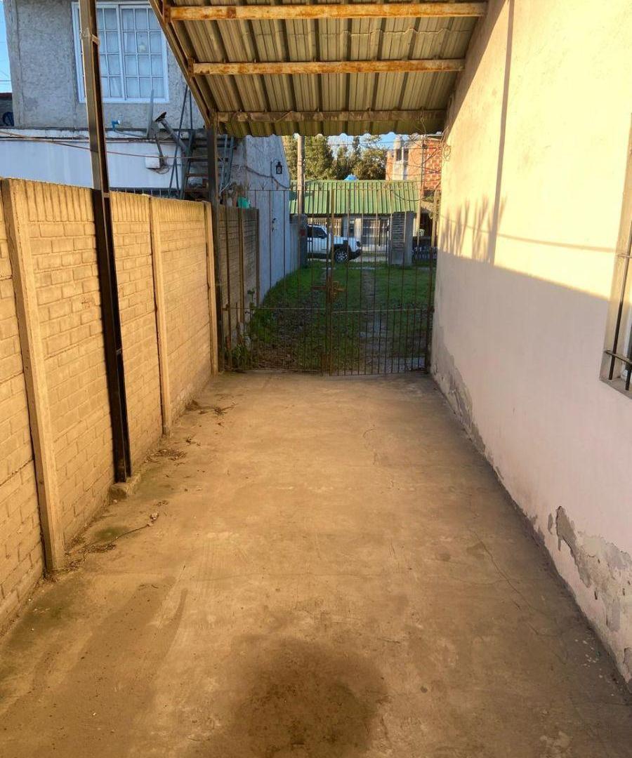 Foto de Casa en Facundo Quiroga entre Guido Spano y Larrea, Fcio Varela. A, imagen 5