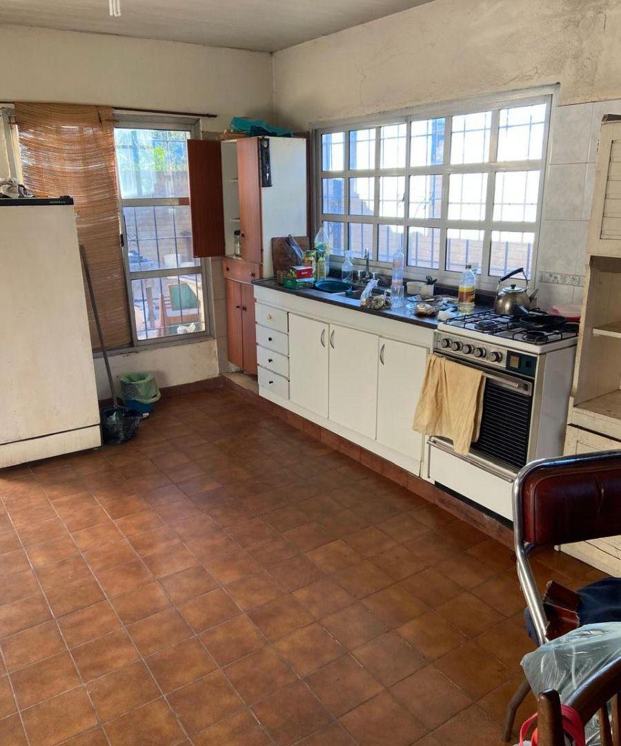 Foto de Casa en Facundo Quiroga entre Guido Spano y Larrea, Fcio Varela. A, imagen 4