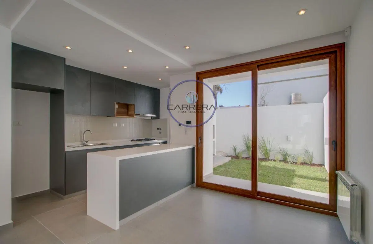 Casa Premium- 2 Dormitorios- Garage- Patio Parrilla Y Pileta Calle 55 Y 28- La Plata Casco 3