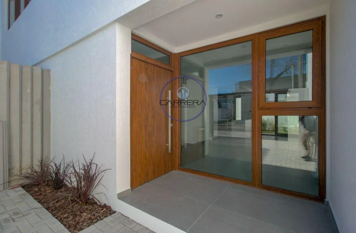 Casa Premium- 2 Dormitorios- Garage- Patio Parrilla Y Pileta Calle 55 Y 28- La Plata Casco 1