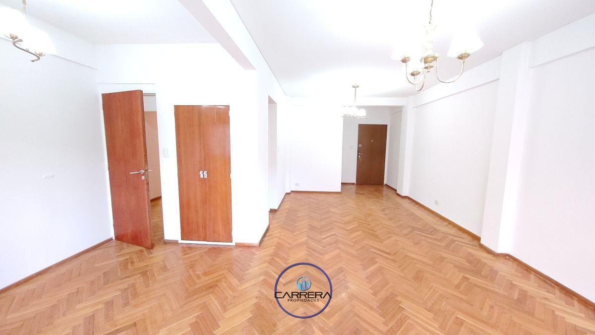 Foto de Alquiler 3 Ambientes con Balcon al frente y Cochera- Reciclado, imagen 3