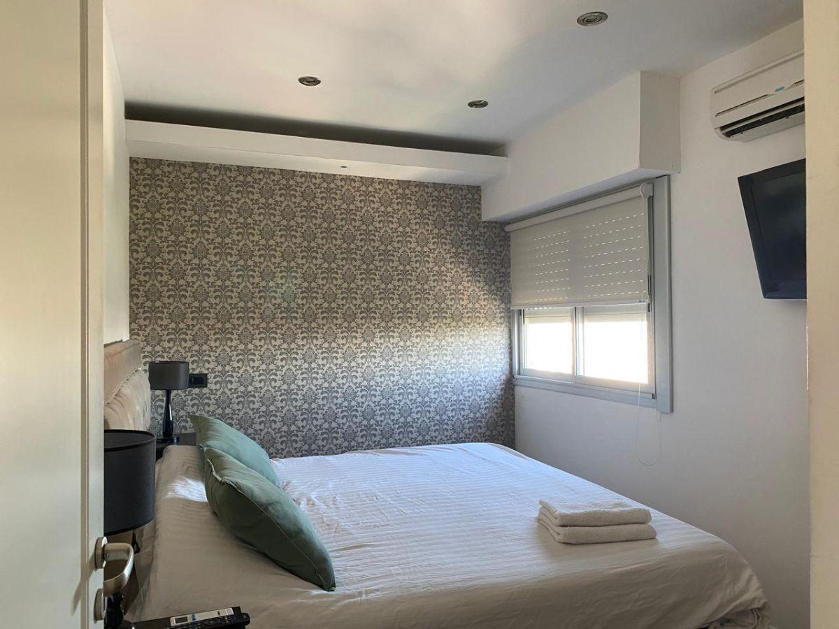 Foto de Alquiler De Departamento 2 Dormitorios + escritorio frente a Parque, imagen 4