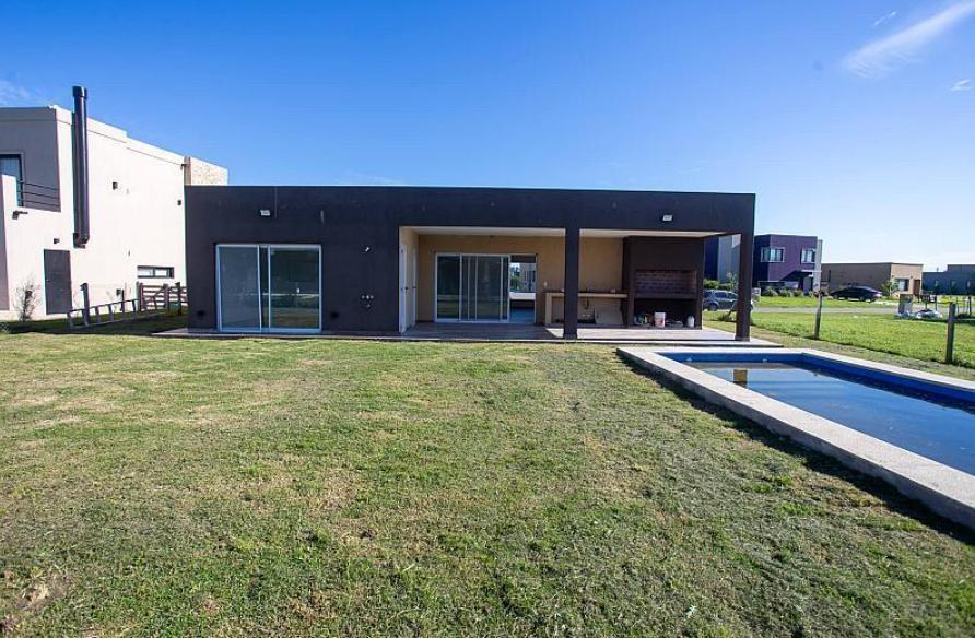 Foto de Casa en venta en Santa Clara al Sur Canning, imagen 1