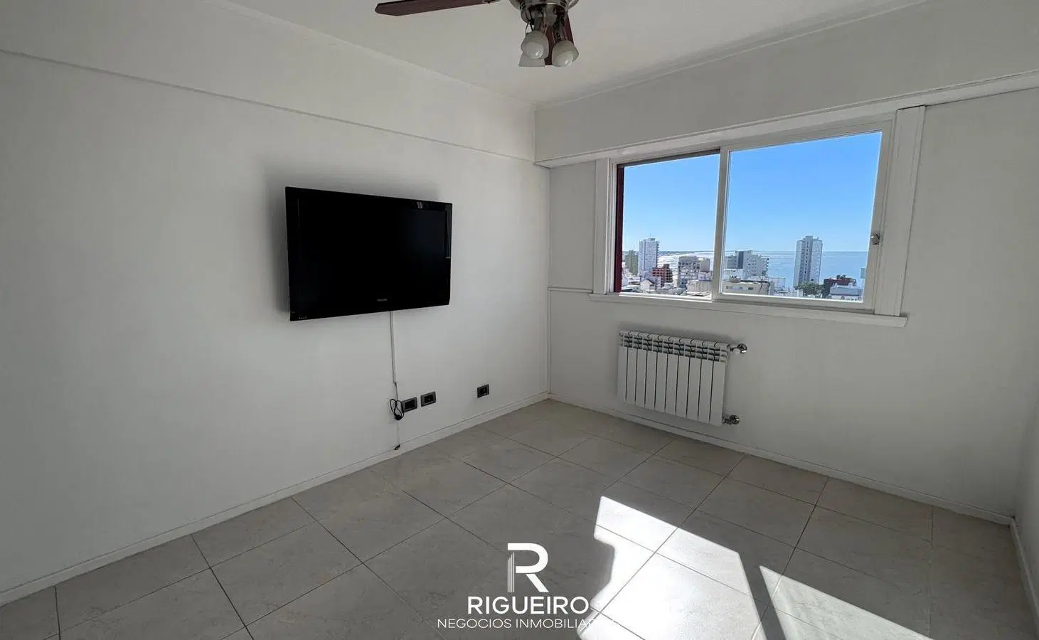 OPORTUNIDAD DEPARTAMENTO 4 AMBIENTES CON COCHERA - CENTRO 5
