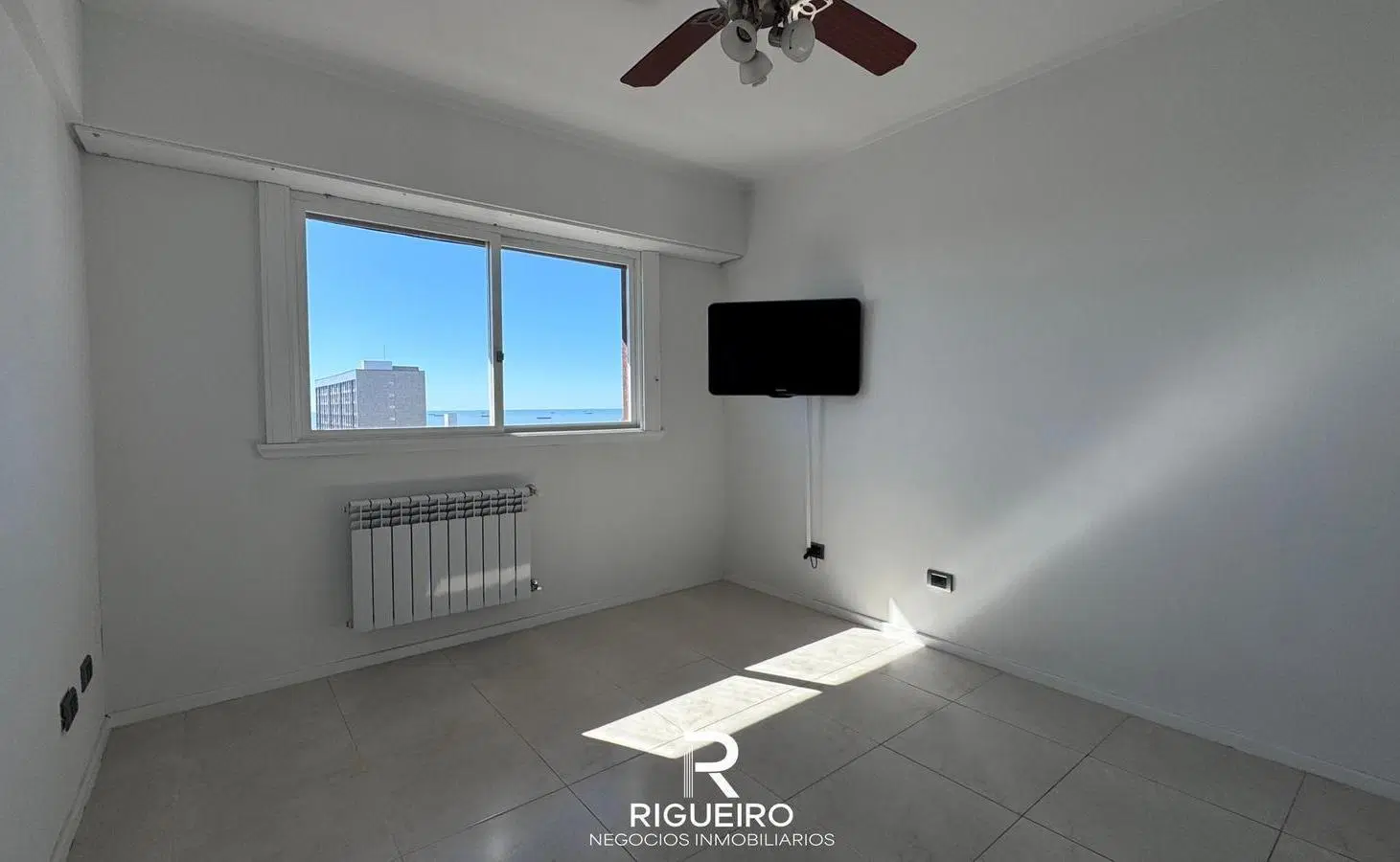 OPORTUNIDAD DEPARTAMENTO 4 AMBIENTES CON COCHERA - CENTRO 2