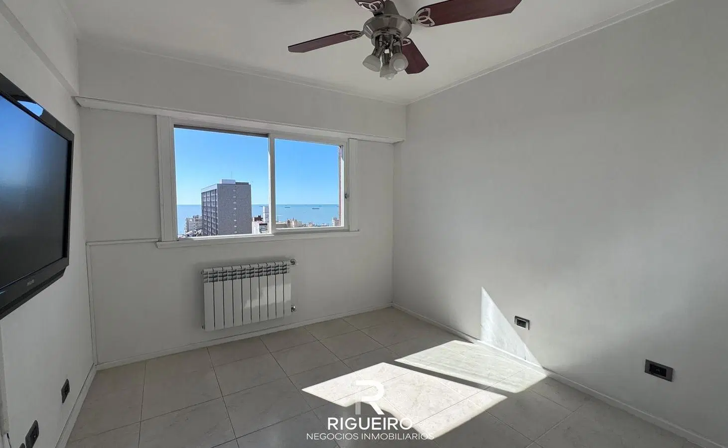 OPORTUNIDAD DEPARTAMENTO 4 AMBIENTES CON COCHERA - CENTRO 4