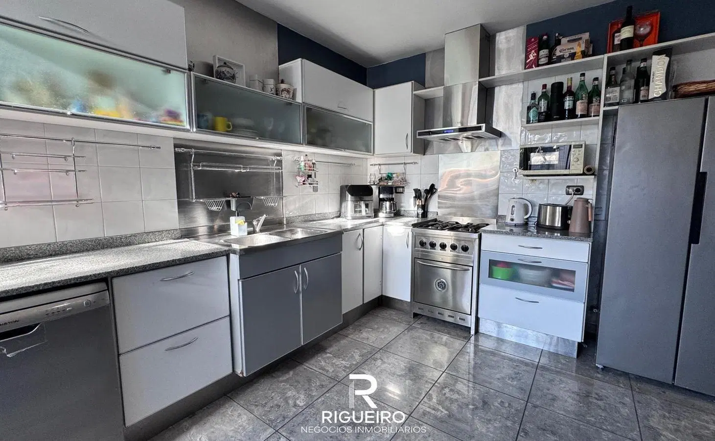 CASA 4 AMBIENTES - NUEVE DE JULIO - CON QUINCHO Y 2 LOCALES EN PLANTA BAJA LISTOS PARA ALQUILAR 4