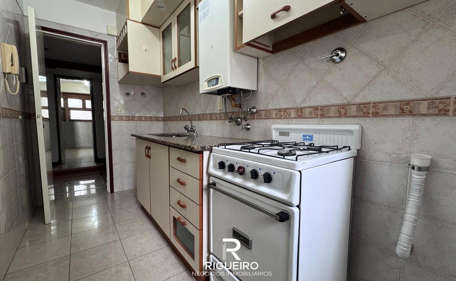 Foto de EXCELENTE DEPARTAMENTO 2 AMBIENTES CON COCHERA - LA PERLA, imagen 5