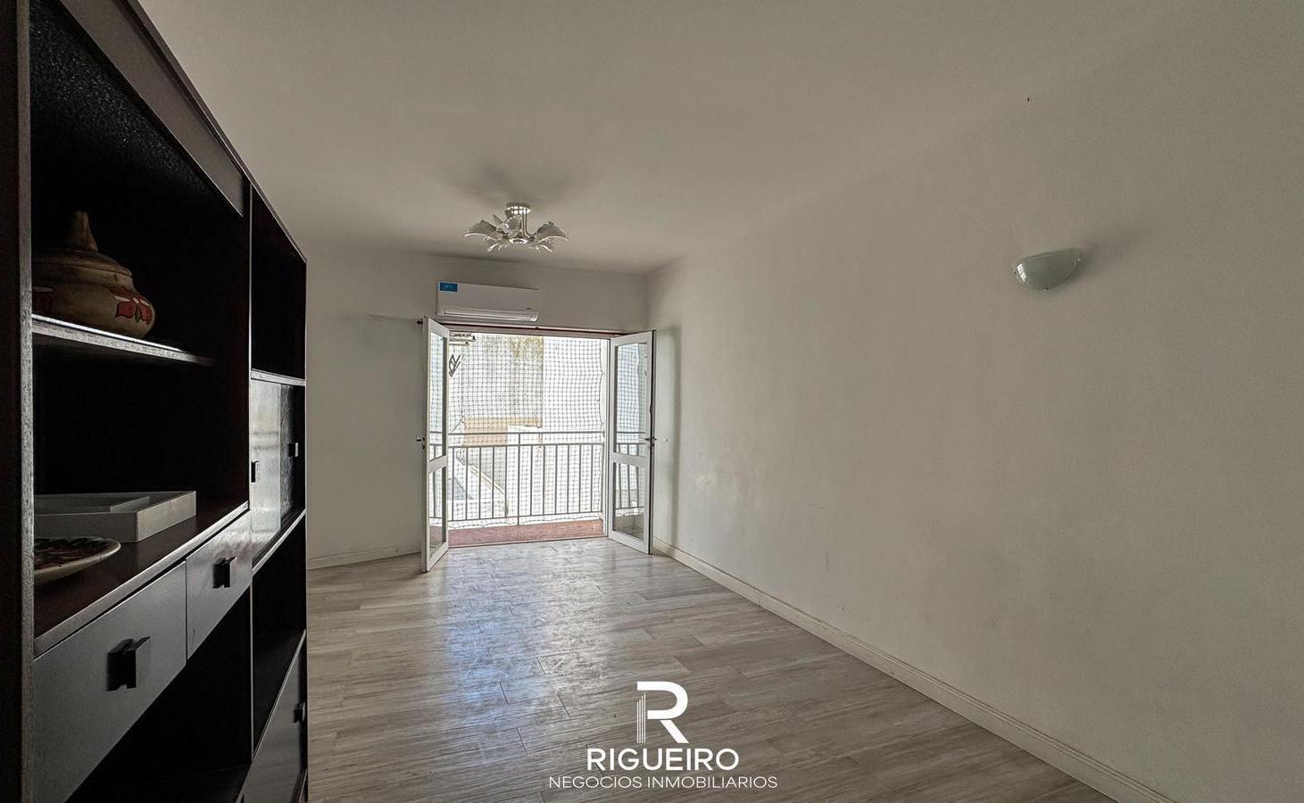 Foto de DEPARTAMENTO 2 AMBIENTES - LA PERLA - LUMINOSO Y EXCELENTE PARA, imagen 2