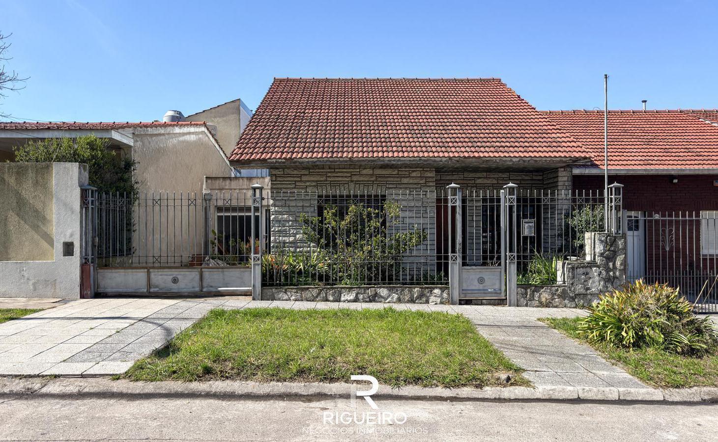 Foto de CHALET 3 AMBIENTES CON QUINCHO Y PATIO – BARRIO SAN JOSÉ, imagen 2