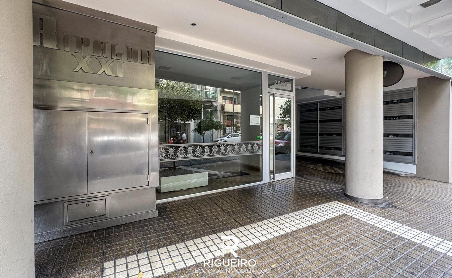Foto de DEPARTAMENTO 2 AMBIENTES - CENTRO - CON COCHERA, PUERTA BLINDADA Y, imagen 2