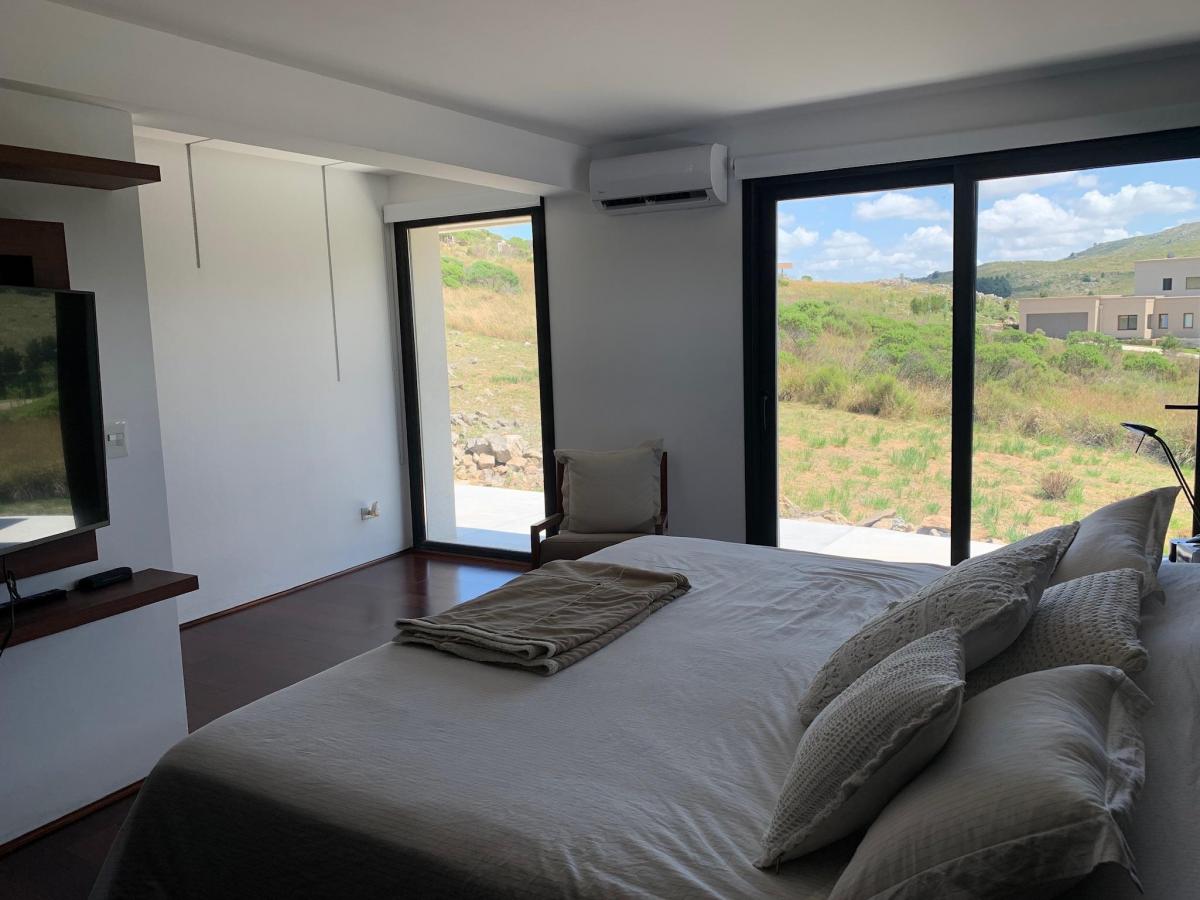 Moderna Casa de 500 m en Valle de Tandil Country Club 1