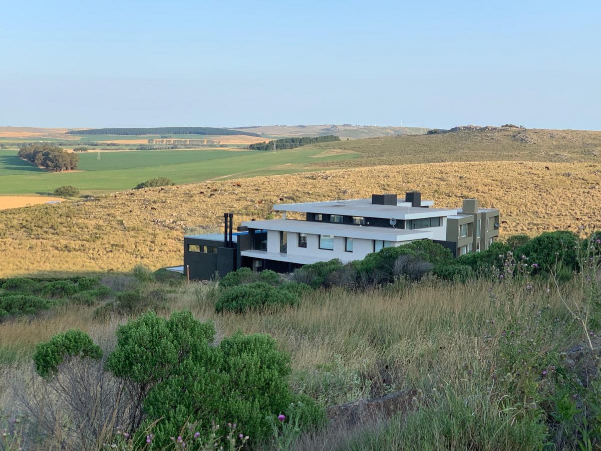 Moderna Casa de 500 m en Valle de Tandil Country Club 4