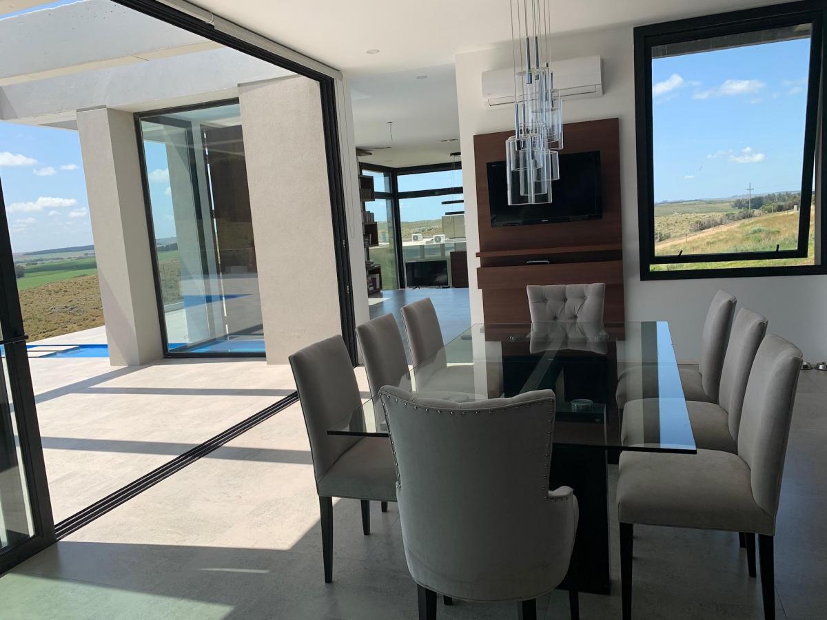 Moderna Casa de 500 m en Valle de Tandil Country Club 5