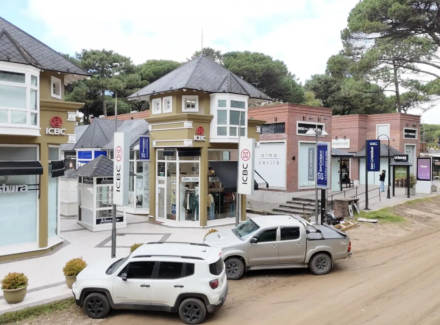 Galeria Comercial de categoría en Cariló 3