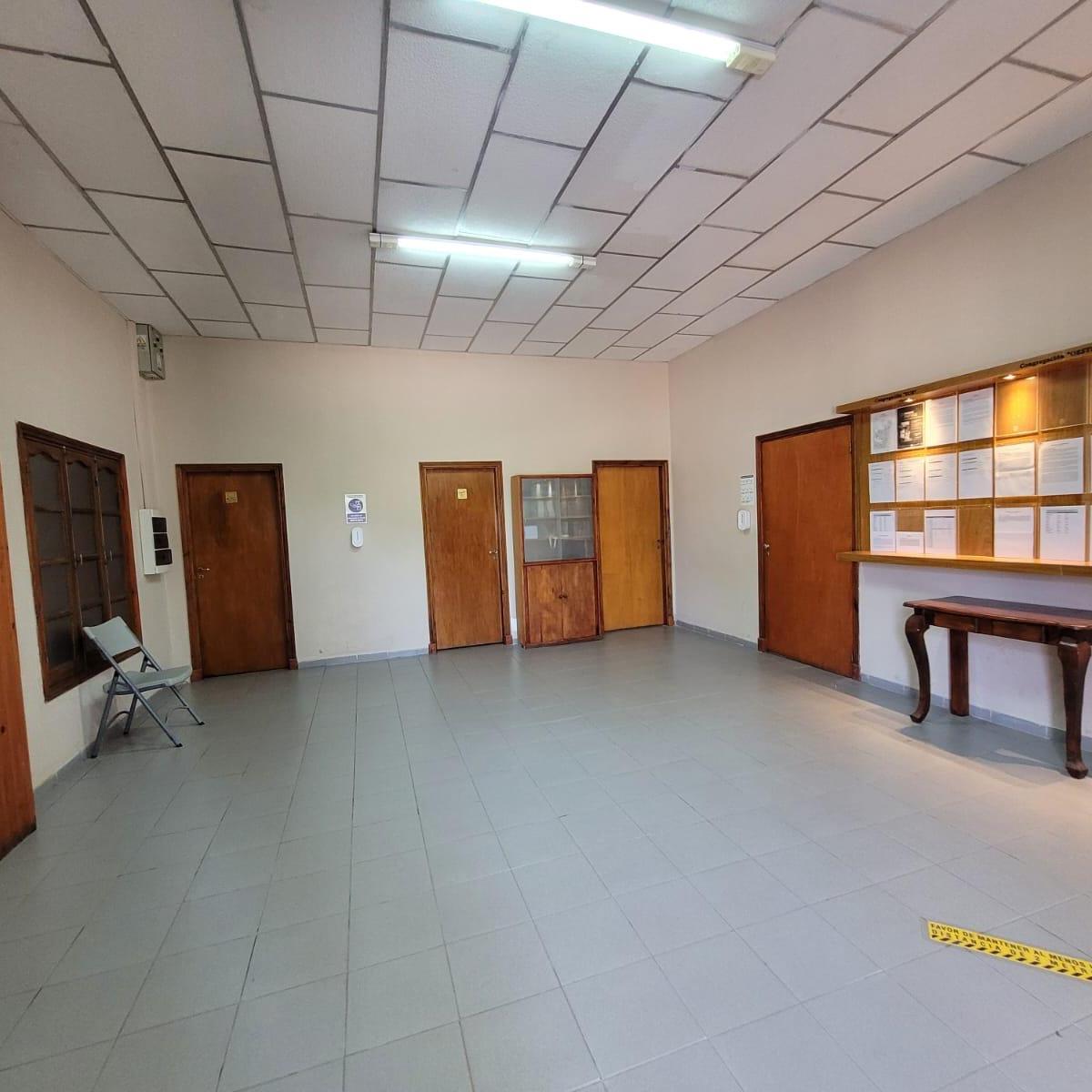Salón Para Usos Múltiples en Excelente Ubicación y Dependencias 2