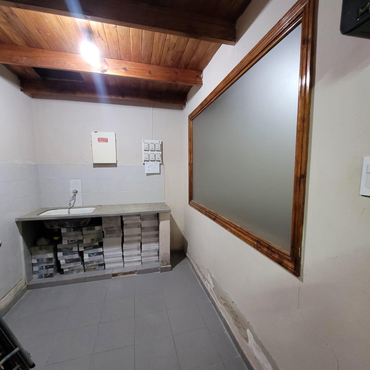 Salón Para Usos Múltiples en Excelente Ubicación y Dependencias 1