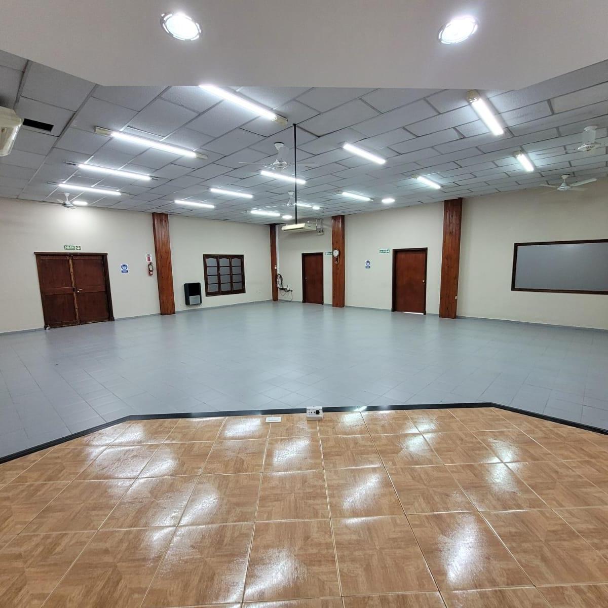 Salón Para Usos Múltiples en Excelente Ubicación y Dependencias 3
