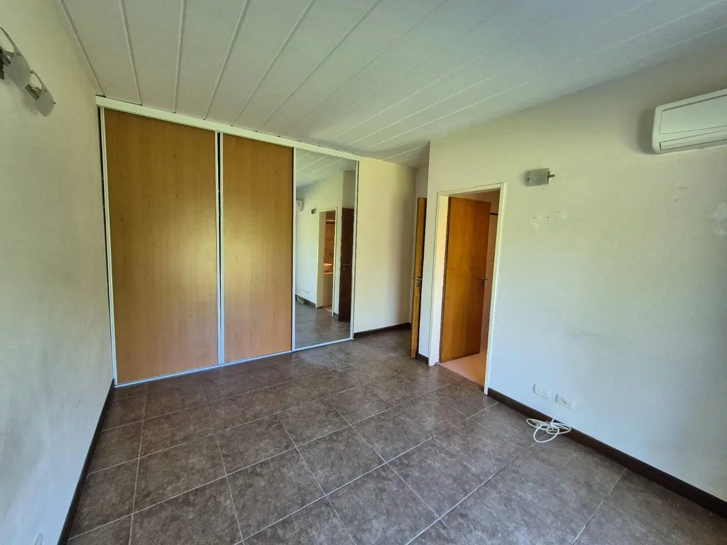 Venta Casa 4 ambientes con piscina Barrio Privado El Aromo 5
