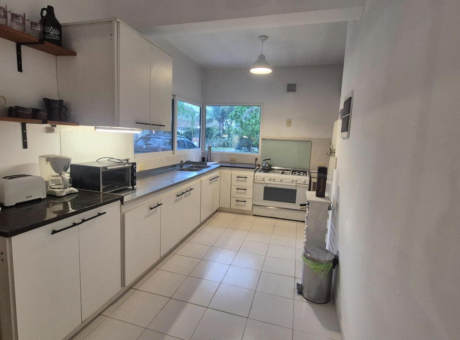 Foto de Alquiler Casa 5 ambientes con piscina Barrio Privado, imagen 2