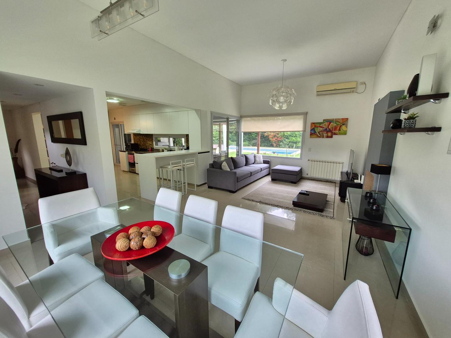 Foto de Venta casa 4 ambientes c/ piscina Apto Crédito Barrio Privad, imagen 3