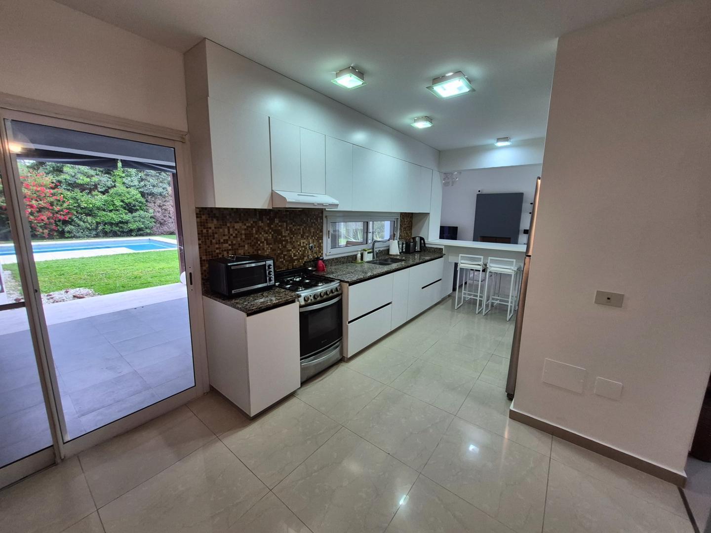 Foto de Venta casa 4 ambientes c/ piscina Apto Crédito Barrio Privad, imagen 5
