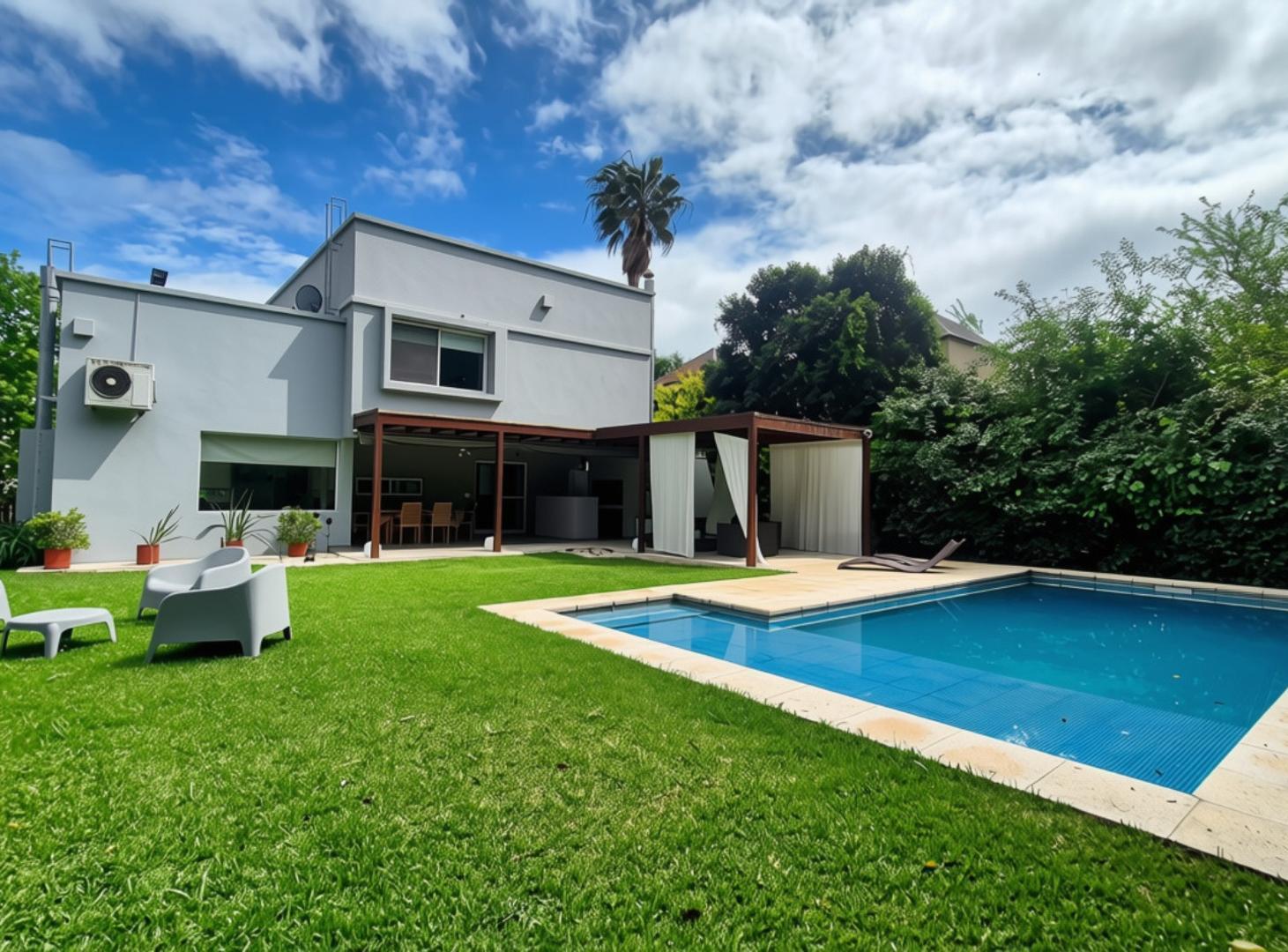 Foto de Venta casa 4 ambientes c/ piscina Apto Crédito Barrio Privad, imagen 1
