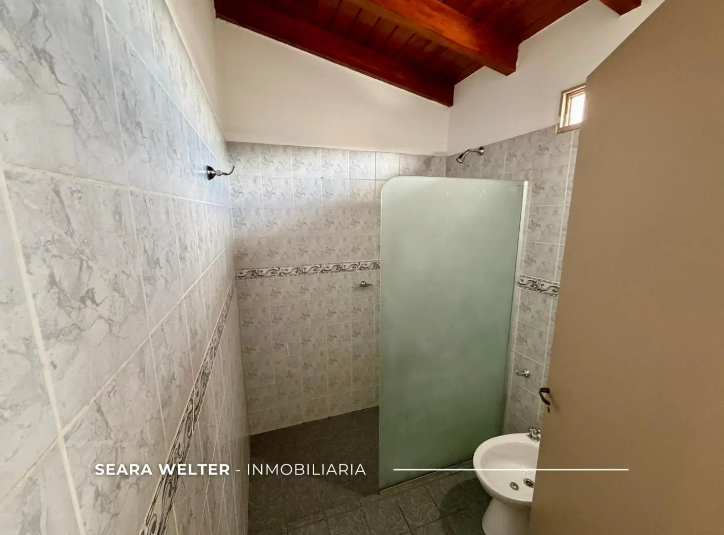 CASA EN ALQUILER - TRES DORMITORIOS - BARRIO JUNIORS 4