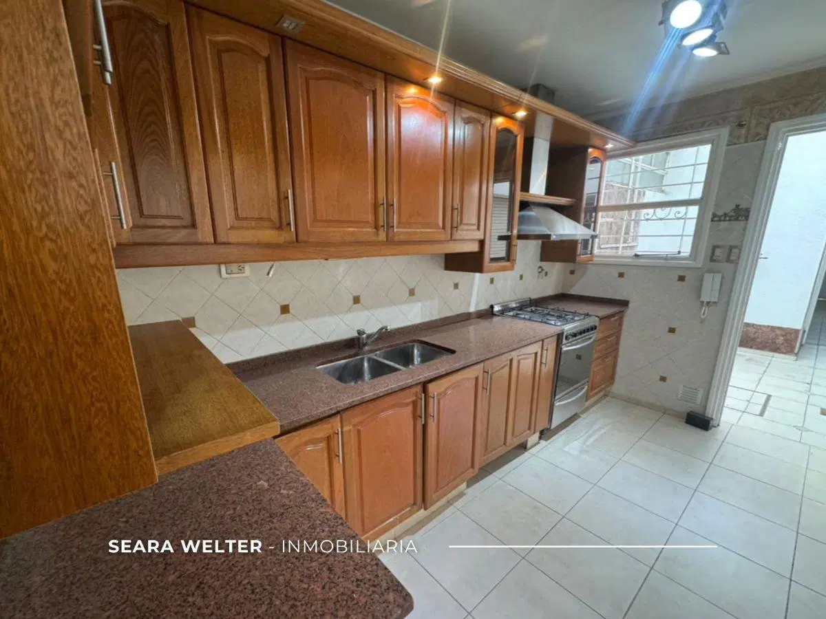 CASA EN VENTA 3 DORMITORIOS, 2 COCHERAS Y PATIO AMPLIO EN EL CORAZON DE BARRIO JUNIORS 8