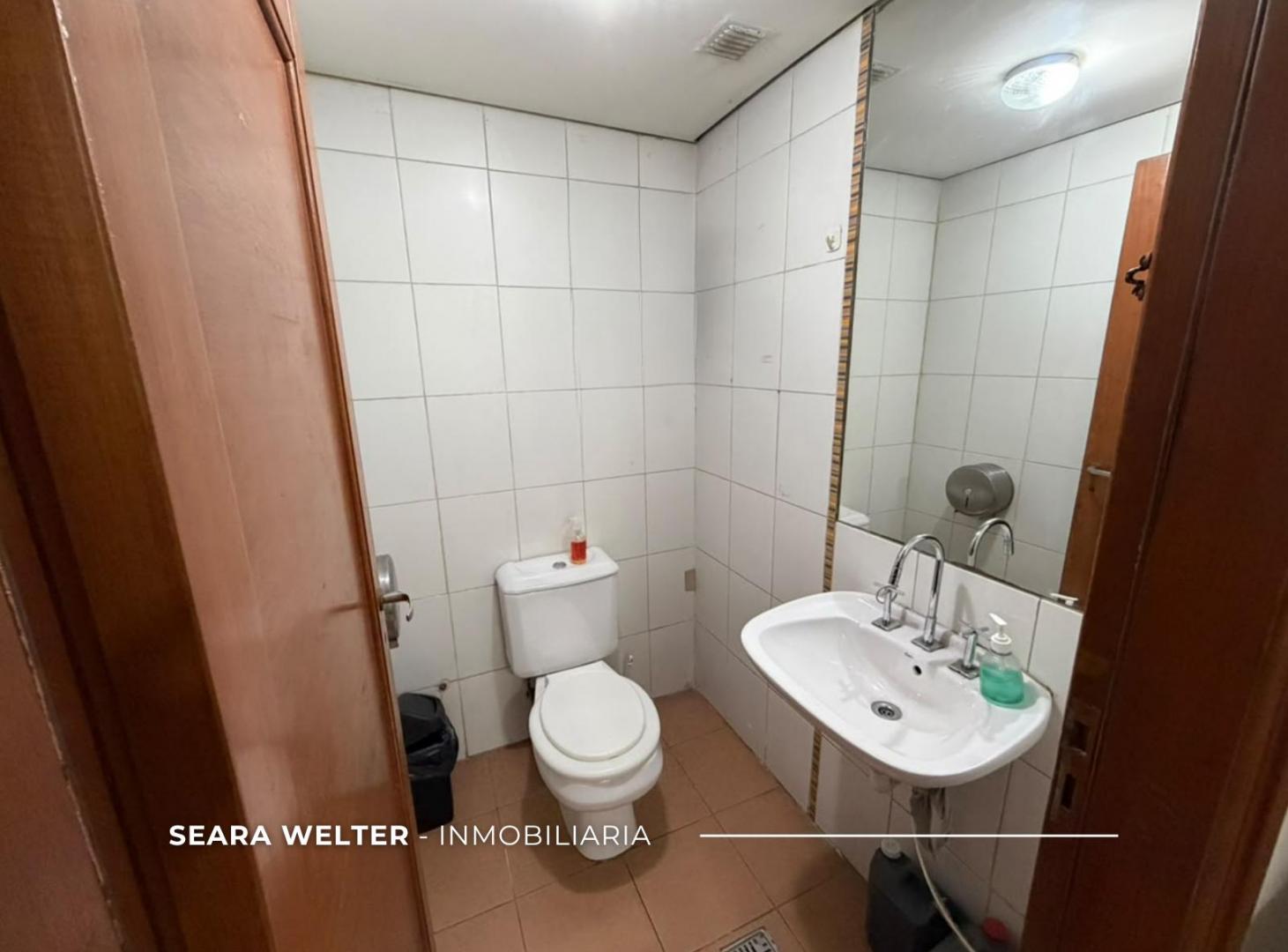 Foto de Local comercial de 104mts2 en venta - Edificio Amazonas I esq Boulevard, imagen 1