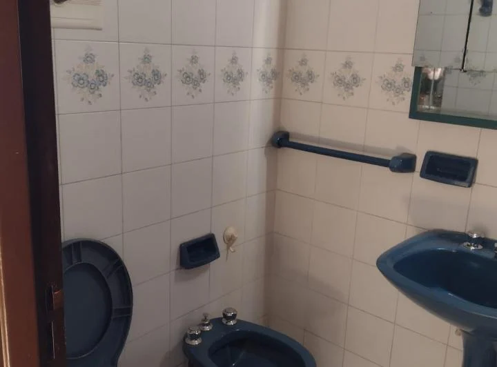 DÑO. ALQ. 2 AMB GRANDES, DORM, BALCÓN,COCINA, LAVA. Y 1 BÑO. Av CASEROS 3249 5