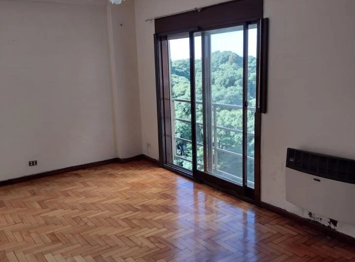 DÑO. ALQ. 2 AMB GRANDES, DORM, BALCÓN,COCINA, LAVA. Y 1 BÑO. Av CASEROS 3249 1