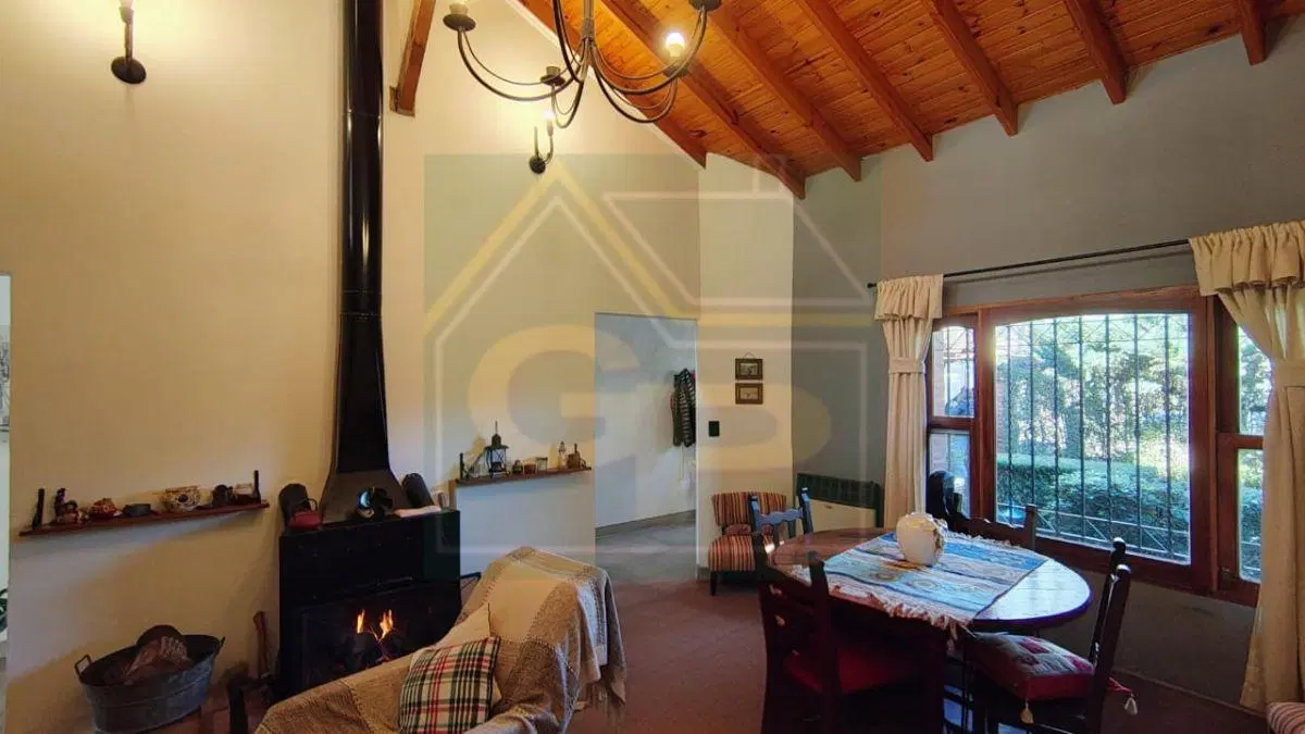 VENTA DE CASA CON PARQUE Y PILETA EN EZEIZA 4