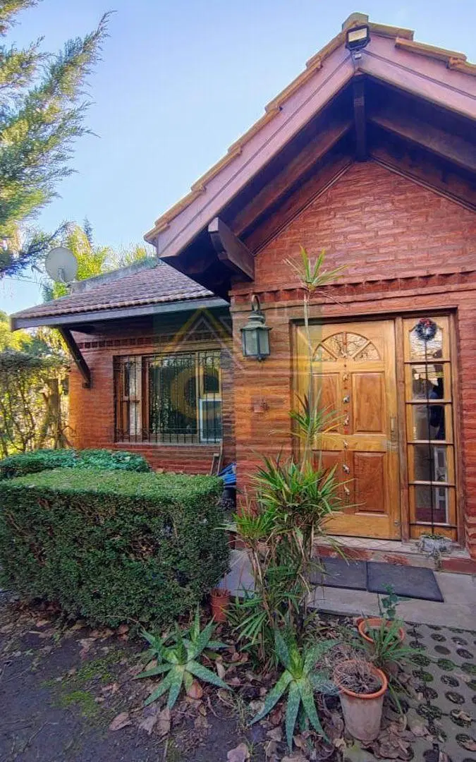VENTA DE CASA CON PARQUE Y PILETA EN EZEIZA 2