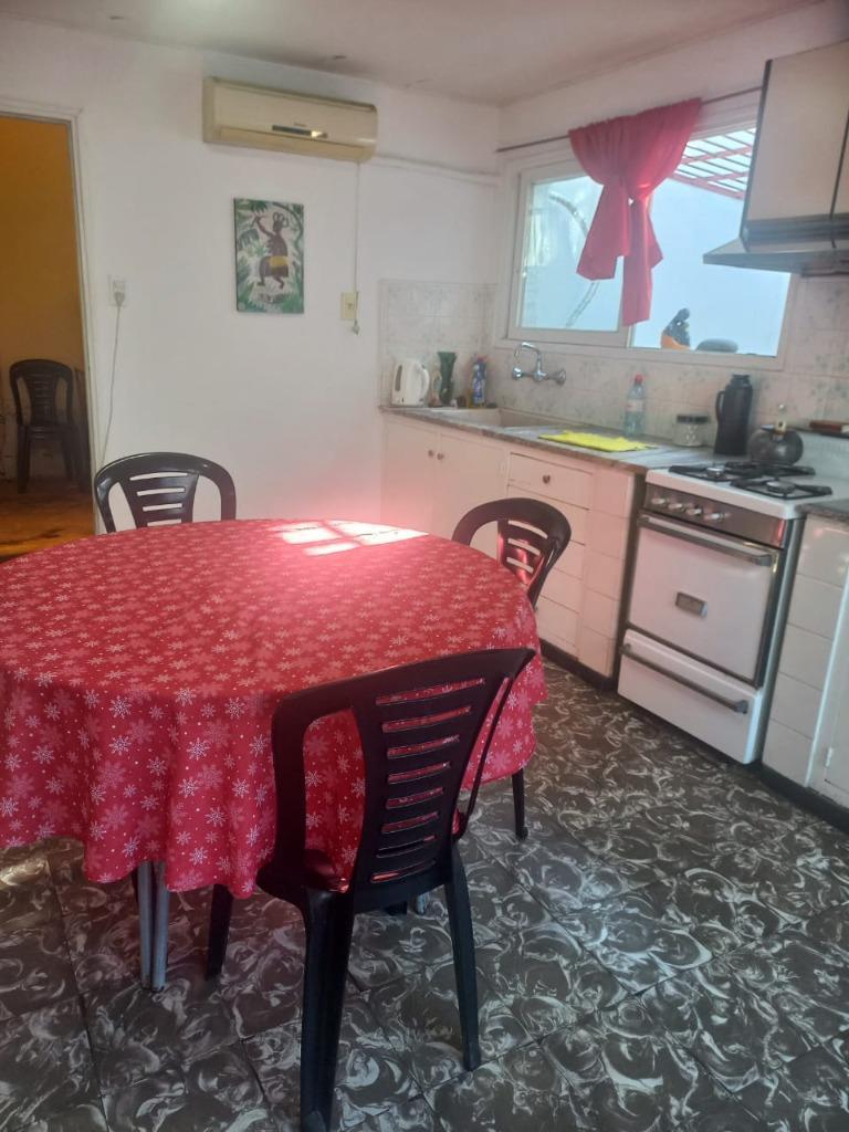 VENTA DE CASA EN DORREGO SOBRE CALLE CORDOBA ENTRE 25 DE MAYO Y ADOLFO CALLE.