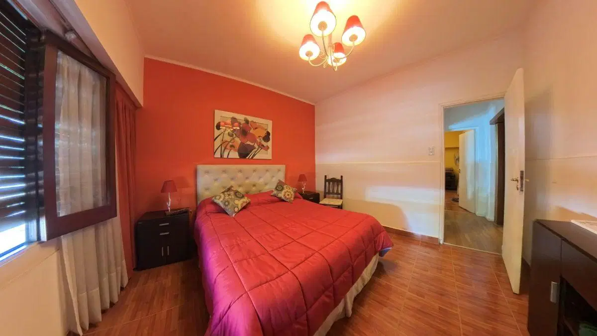 Casa en venta con pileta, parque y garaje en excelente ubicación 4