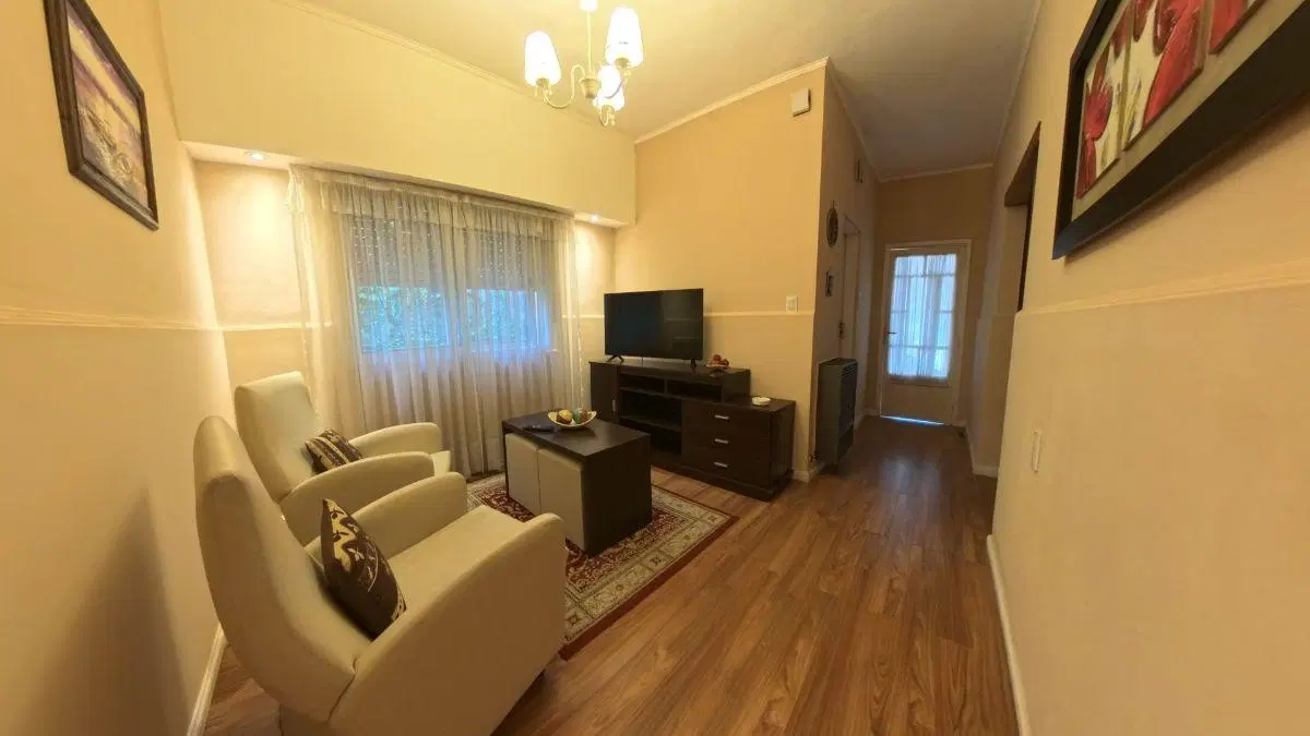 Casa en venta con pileta, parque y garaje en excelente ubicación 8