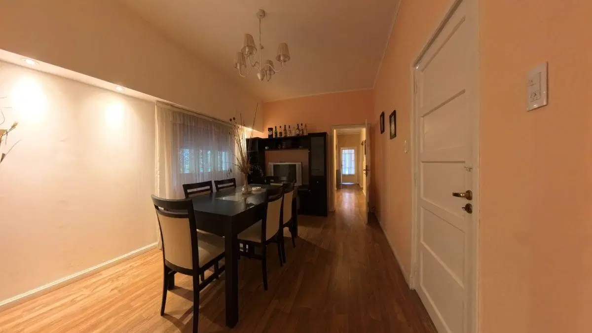 Casa en venta con pileta, parque y garaje en excelente ubicación 1