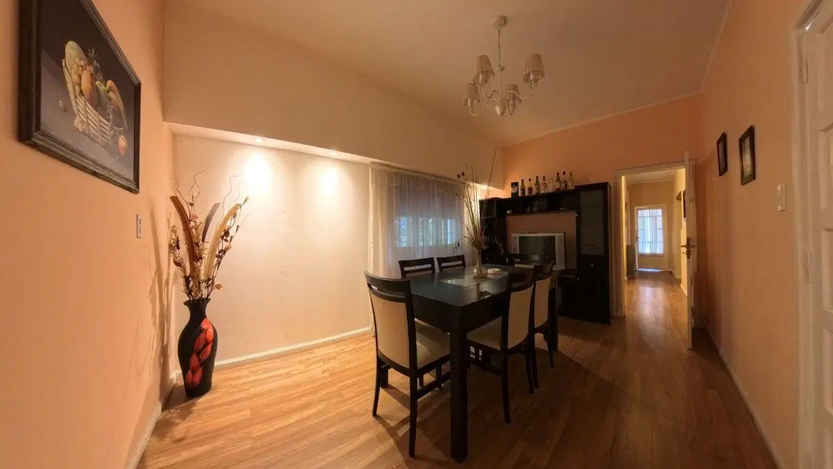 Casa en venta con pileta, parque y garaje en excelente ubicación 5