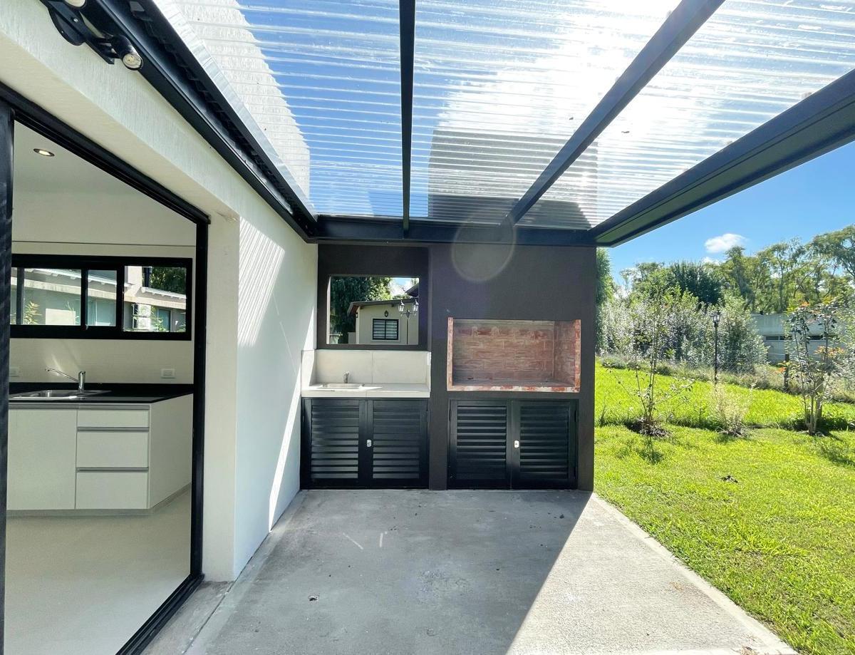 Venta Casa Minimalista a Estrenar Costa del Este 1