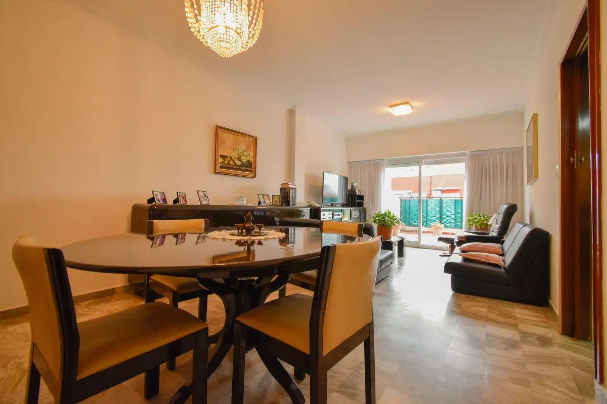 Semipiso de 92 m2 4amb-Muy luminoso con cochera, dependencia y balcon terraza. 2