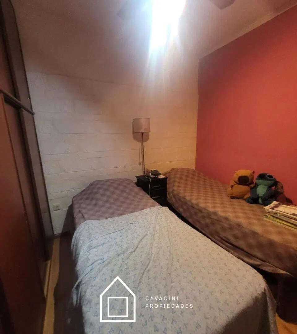 INMOBILIARIA VENDE CASA DE PASILLO EN ALSINA 2100 5