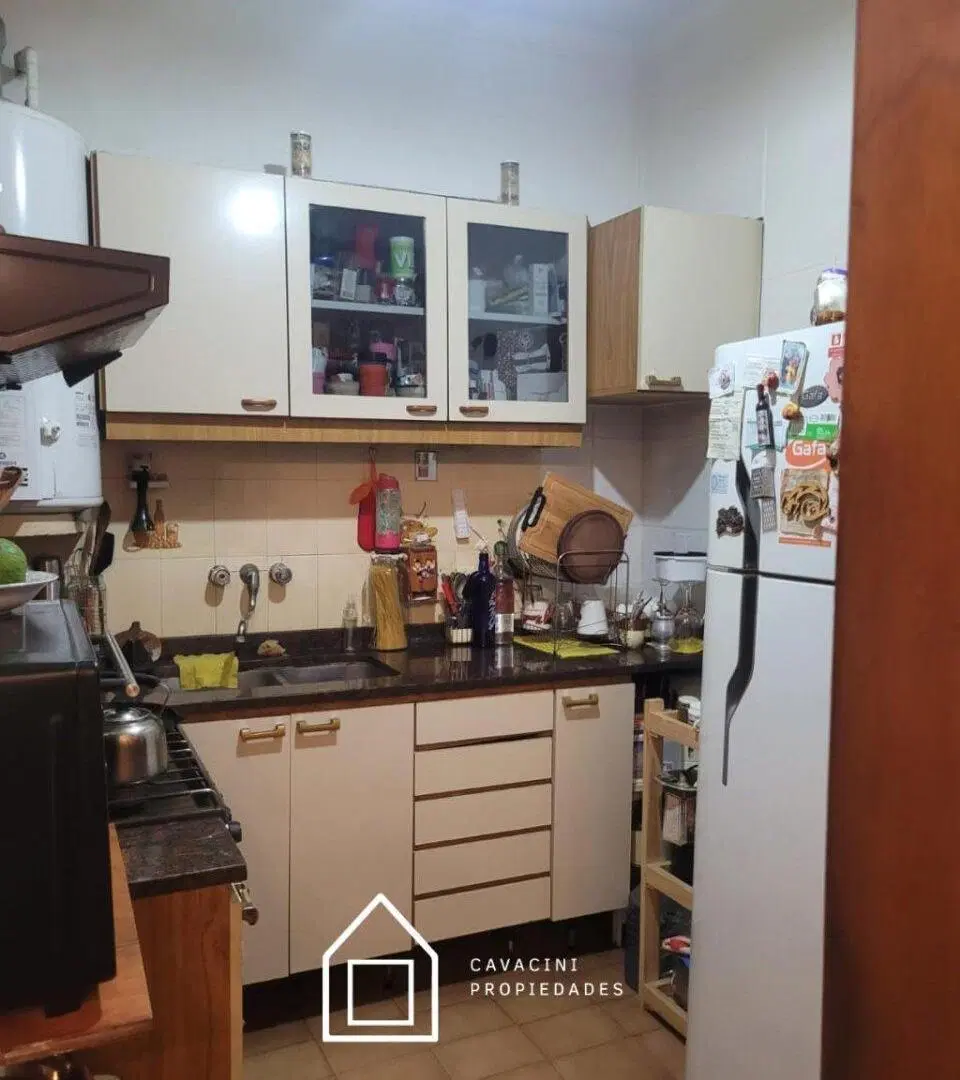 INMOBILIARIA VENDE CASA DE PASILLO EN ALSINA 2100 2