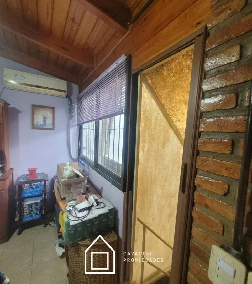 INMOBILIARIA VENDE CASA DE PASILLO EN ALSINA 2100 4