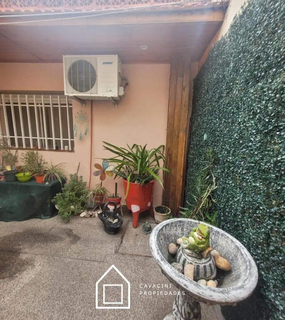 INMOBILIARIA VENDE CASA DE PASILLO EN ALSINA 2100 8