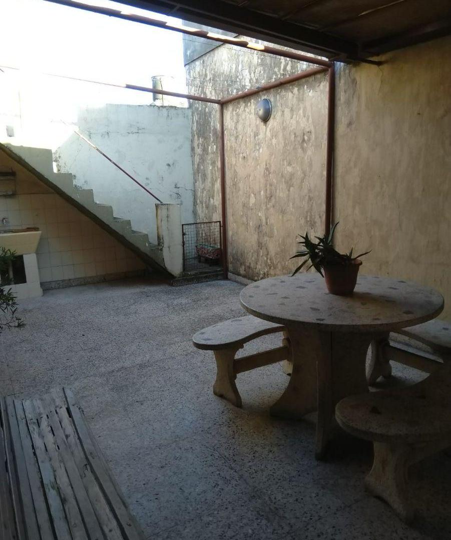 Casa Al Frente De 2 Dormitorios Con Patio Y Terraza
